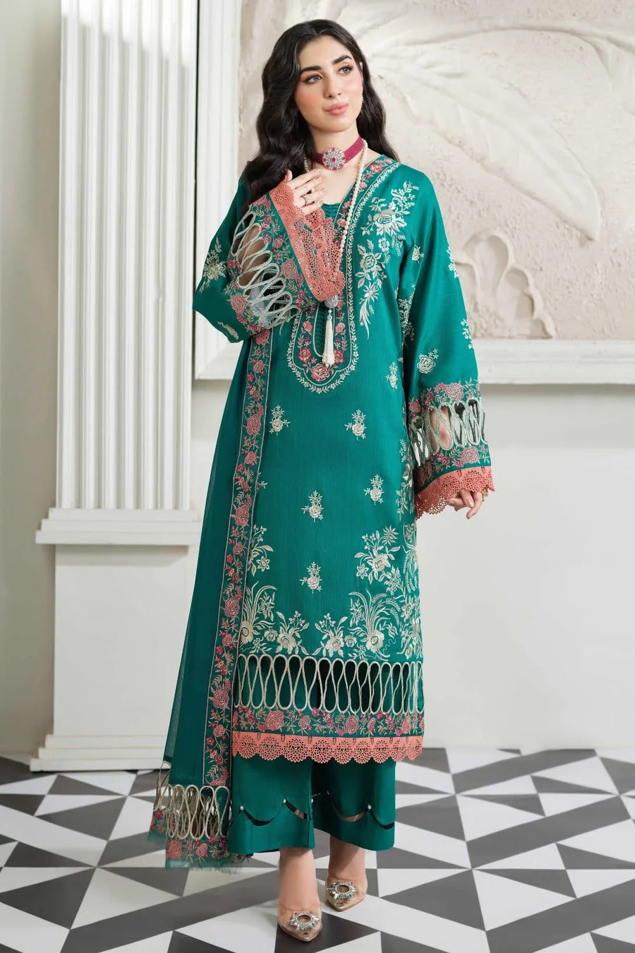 Heeras Dhanak Embroidered 3 Piece Suit by zairahofficial combines elegant embroidery and premium fabric. Explore Affordable Unstitched Suits in Pakistan.