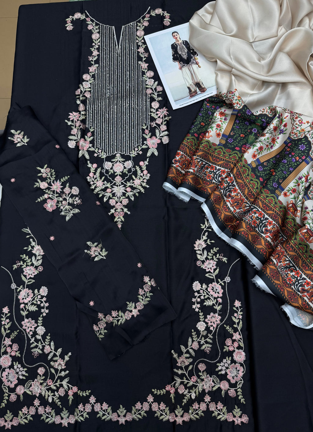 Ethnic Shehmoz Printed Trouser 3 Piece Suit by zairahofficial features stylish prints and quality fabric. Discover Elegant Unstitched Suits in Pakistan.