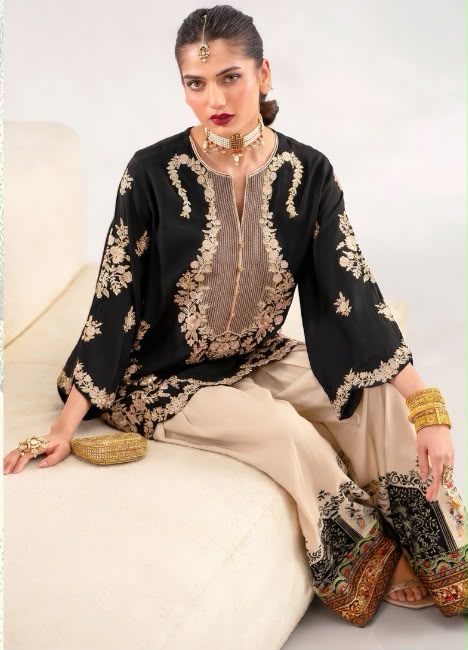 Ethnic Shehmoz Printed Trouser 3 Piece Suit by zairahofficial features stylish prints and quality fabric. Discover Elegant Unstitched Suits in Pakistan.
