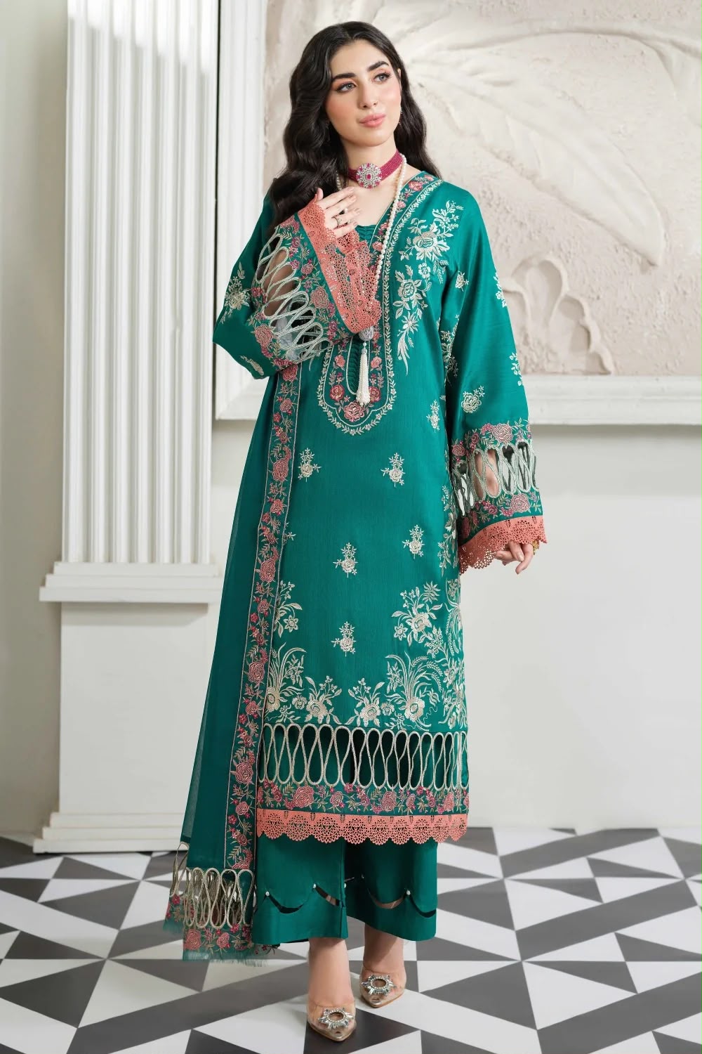 Heeras Dhanak Embroidered 3 Piece Suit by zairahofficial combines elegant embroidery and premium fabric. Explore Affordable Unstitched Suits in Pakistan.