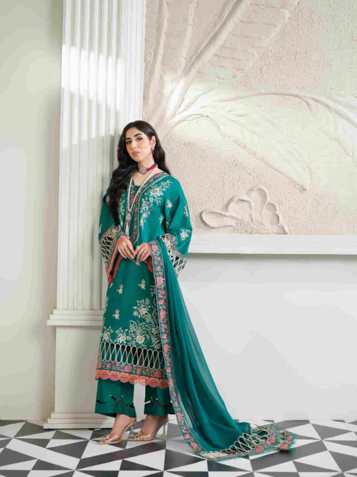 Heeras Dhanak Embroidered 3 Piece Suit by zairahofficial combines elegant embroidery and premium fabric. Explore Affordable Unstitched Suits in Pakistan.